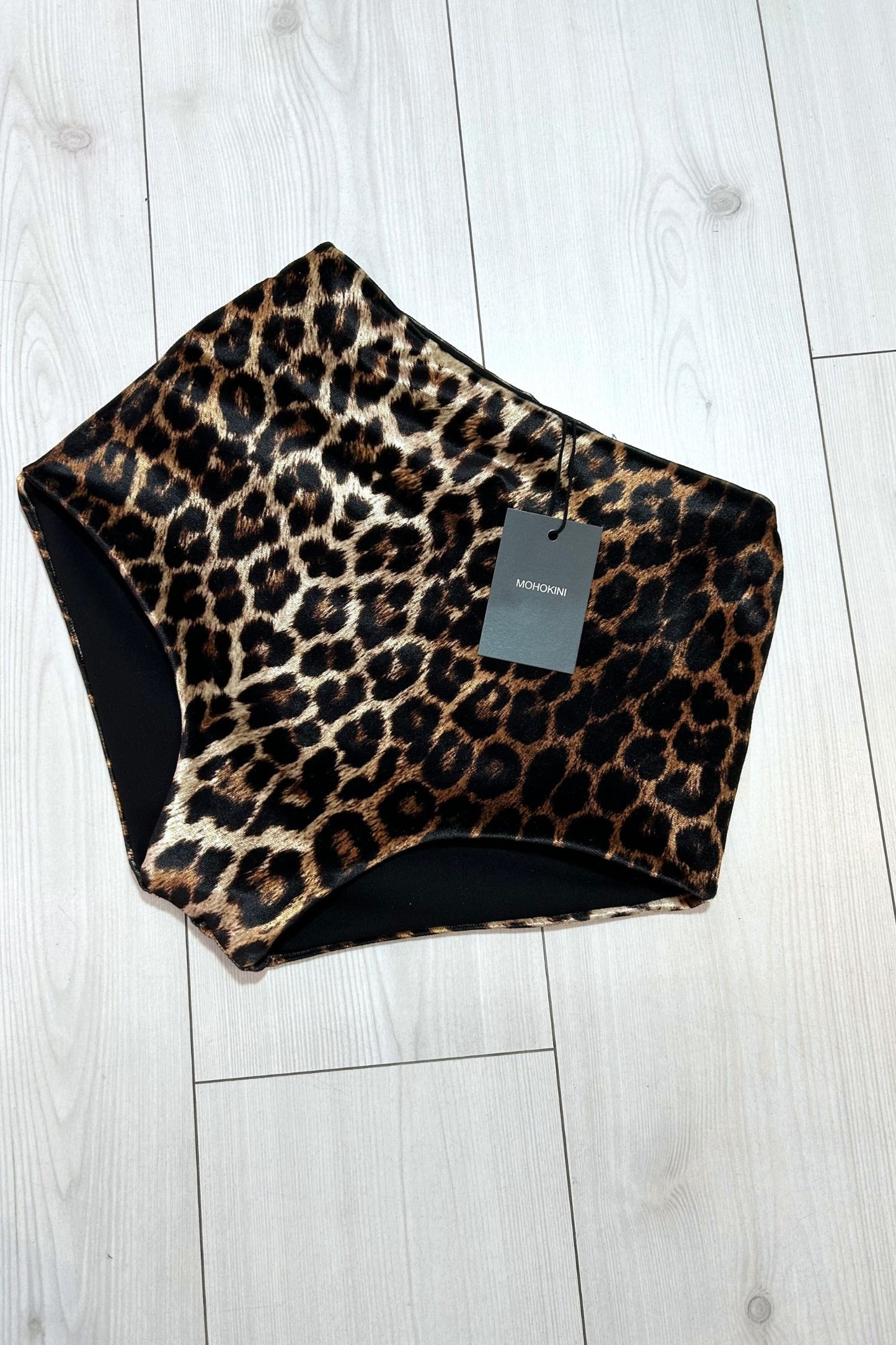 MELODY SHORTS LEOPARD - IN STOCK SIZE 8