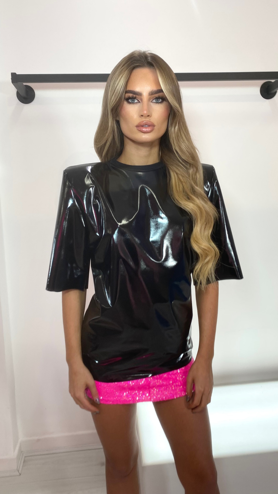 ANNIE PADDED SHOULDER T-SHIRT - VINYL