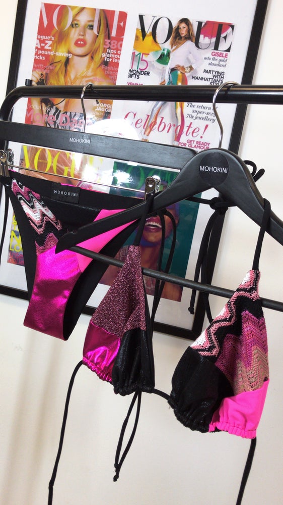 FLORA TRIANGLE BIKINI LIMITED EDITION PINK POSE