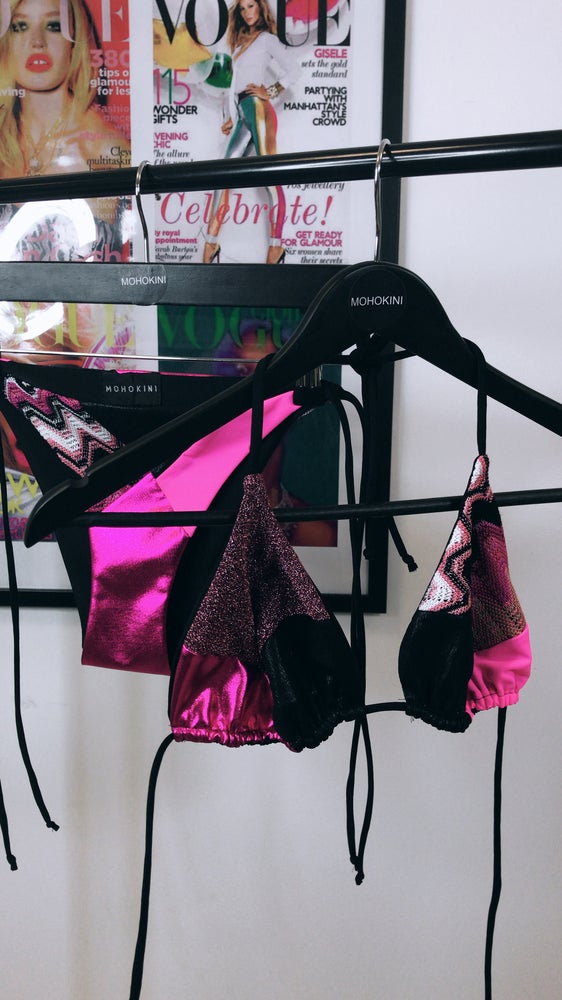 FLORA TRIANGLE BIKINI LIMITED EDITION PINK POSE