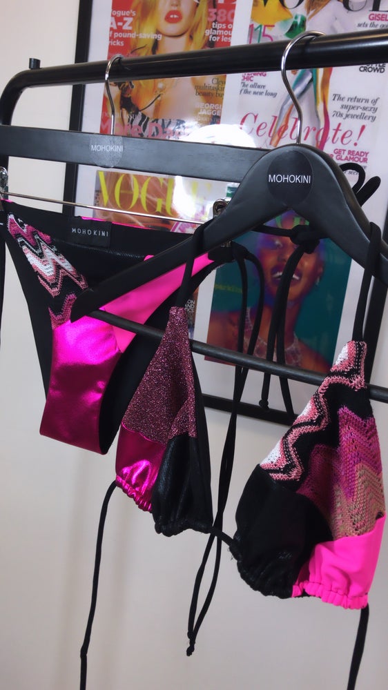 FLORA TRIANGLE BIKINI LIMITED EDITION PINK POSE