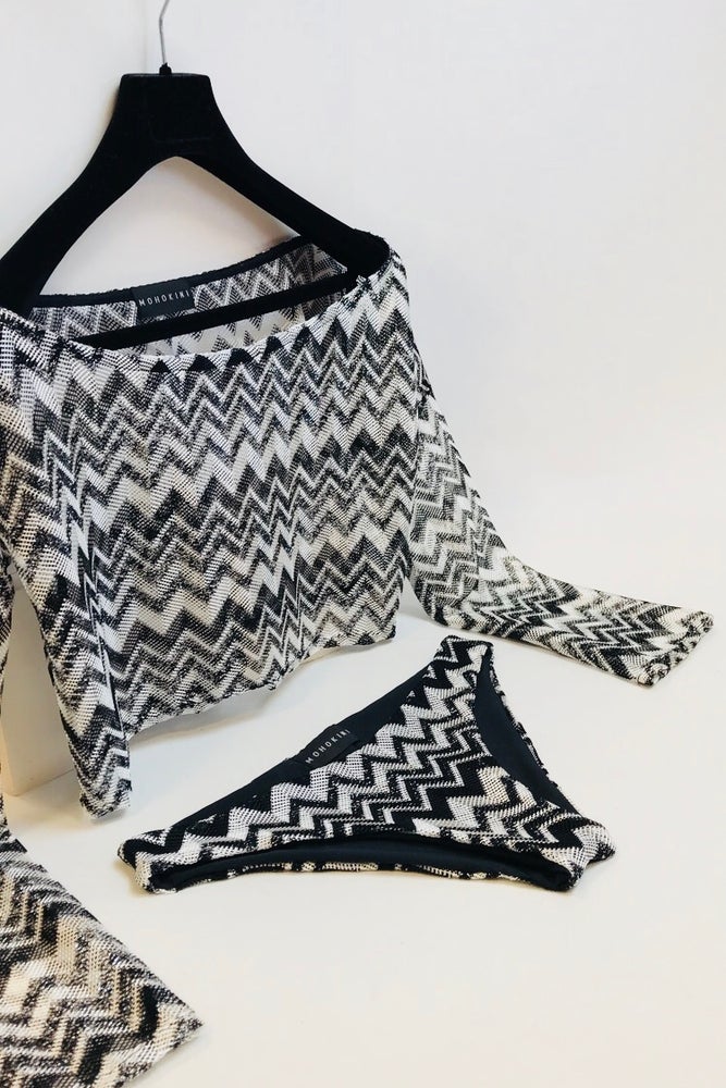 ARLISSA CROP AND BOTTOMS CO-ORD SET GLOSSY MONO