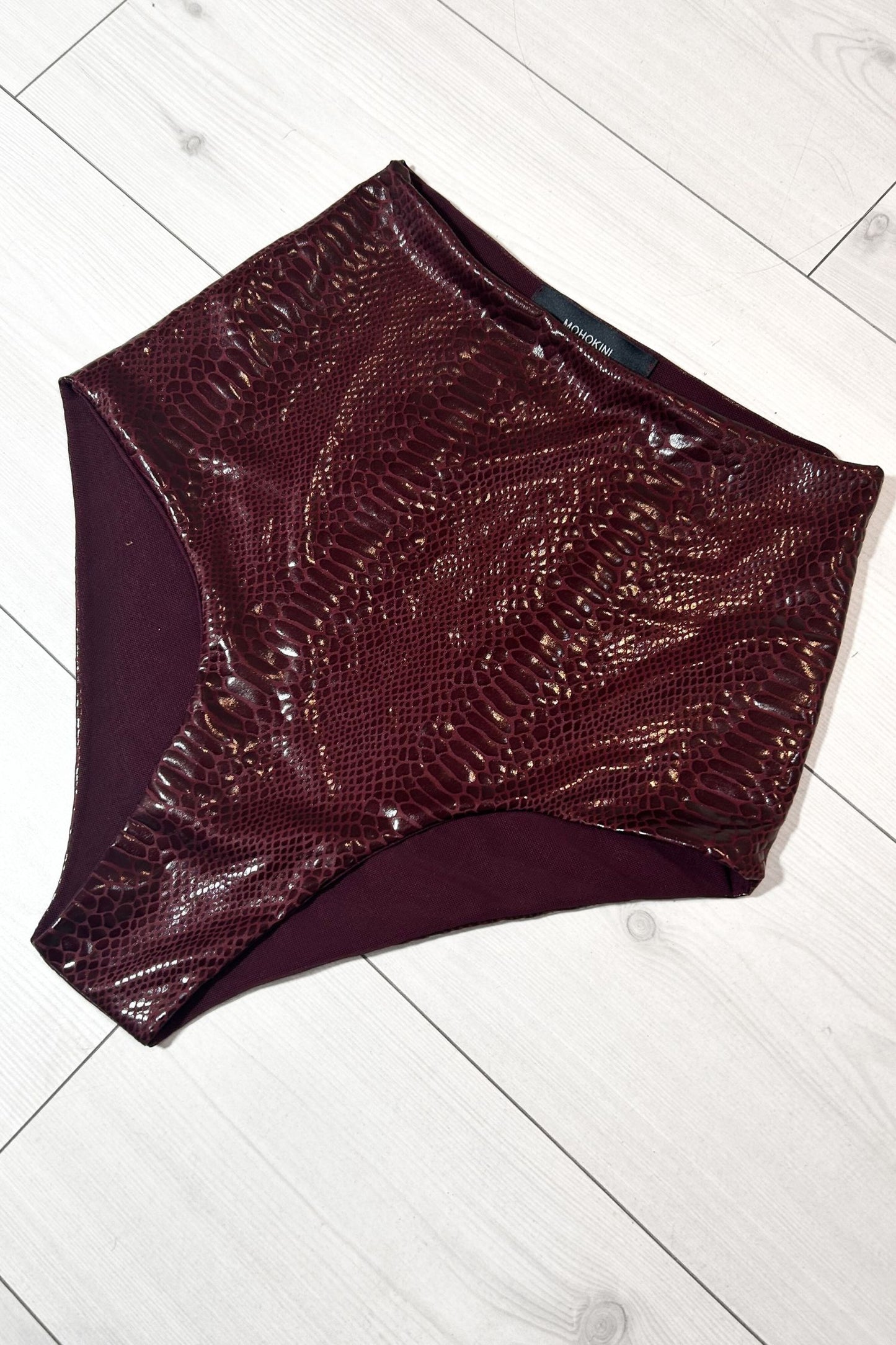 MELODY NICKER SHORTS |BURGUNDY CROC