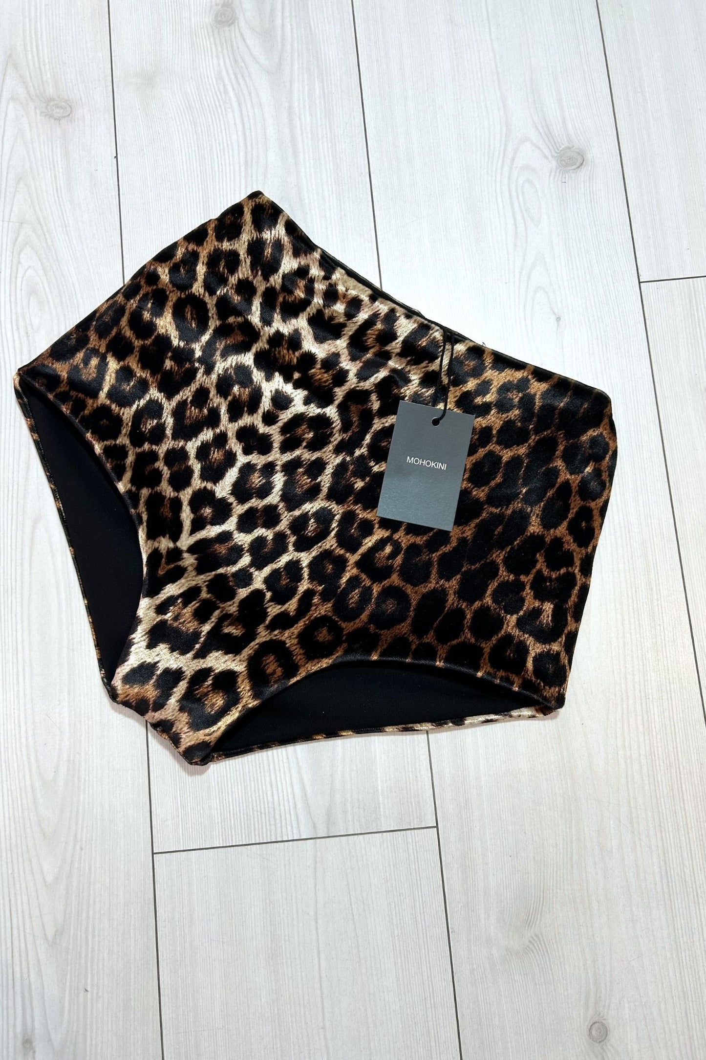 MELODY SHORTS LEOPARD - IN STOCK SMALL